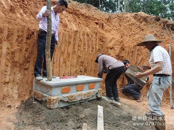 上饶市陈荣昌广东陆丰点虎形王字穴